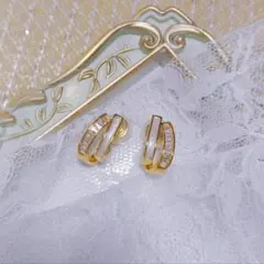 イヤリング ホワイト ラインストーン ゴールド　痛くなりにくい キラキラ 上品