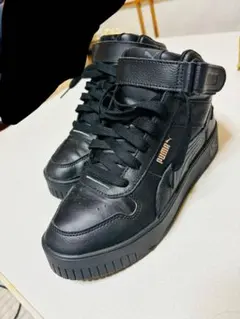 PUMA ブラック ハイカットスニーカー