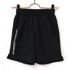 UNDER ARMOUR ロゴ入りショートパンツ
