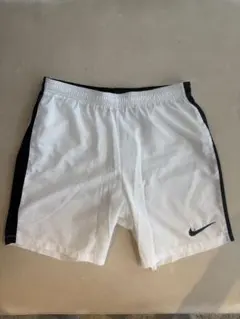 Nike ホワイト ブラックラインハーフパンツ