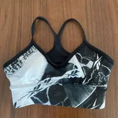 【6/10までSALE】Reebok ヨガ　ランニング　スポブラ　新品のサムネイル