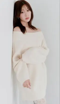 スナイデル　オフショルダーアイボリーキャミソール付きニットワンピース