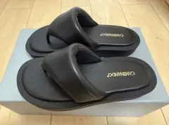 【CAMINANDO】 カミナンド PADDED トングサンダル 23.5cmのサムネイル