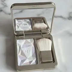 クレ・ド・ポーボーテ　ル・レオスールデクラ17 フェイスカラー