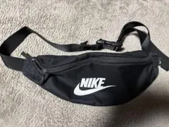 NIKE ブラック ボディバッグ