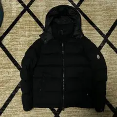 MONCLER フード付き ブラックダウンジャケット