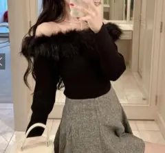 ファー付きオフショルダーニット