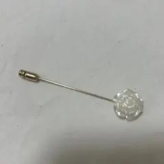 ホワイトローズのハットピン