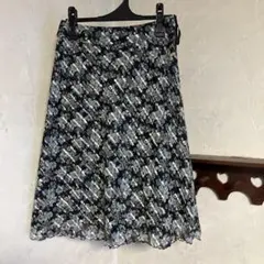 アリスバーリー　フレアスカート 黒と青の花柄
