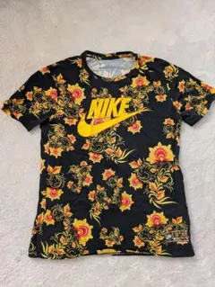 NIKE フローラル Tシャツのサムネイル