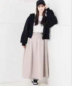 新品未着用　honeys購入　ぽこぽこギャザーフレアスカート　ベージュ　エンボス