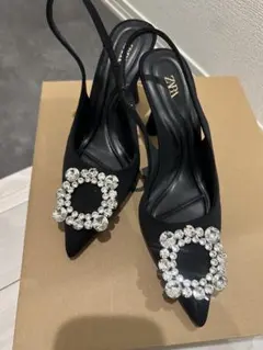 ZARA ビジュー付きブラックパンプス