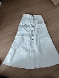 UNIQLO ホワイト フレアスカート