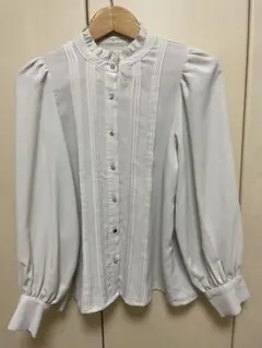 ピンタックブラウス