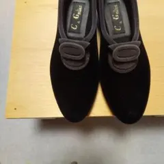 C.G. Shoes ブラックベルベット冬用パンプス
