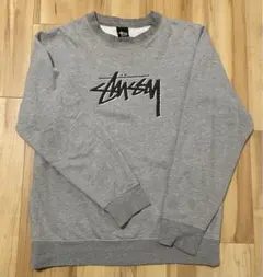 【激レア】STUSSY ステューシー　スウェット　トレーナー　完売モデル　刺繍 stussy ステューシー スウェット トレーナー S センターロゴ 刺繍ロゴ