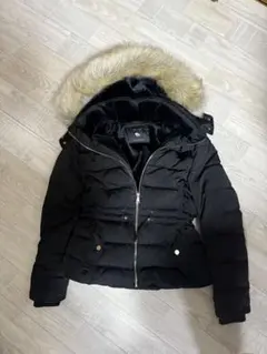 ファー付き黒ダウンジャケット