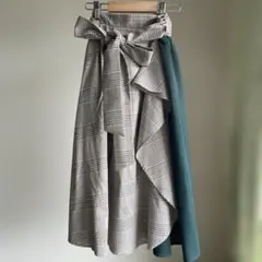 CECIL McBEE グレー系チェック柄リボン付きフレアスカート