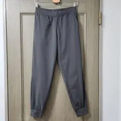 ユニクロ　ウルトラストレッチアクティブジョガーパンツ　グレー　Mサイズ