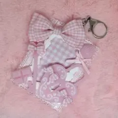 ホイップデコ トレカキーホルダー 量産型　平成女児　ゆめかわ　ピンク いちご　鍵