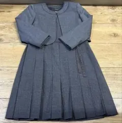 美品 コムサ 120 ダークグレー スーツ・ブレザーセットのサムネイル