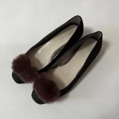 ブラックファー付きハイヒールパンプス