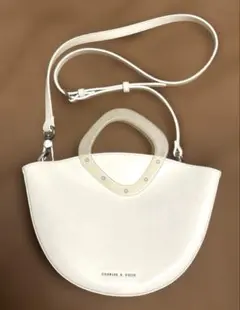 Charles & Keith ホワイトショルダーバッグ