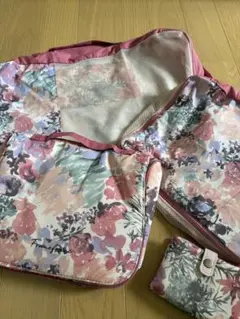 Francfranc ヴォヤージュトラベルポーチ４点セット 花柄のサムネイル