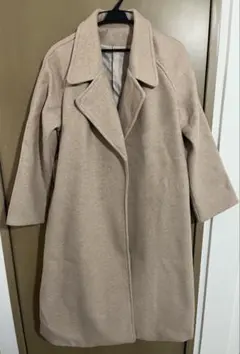 ベージュロングコート