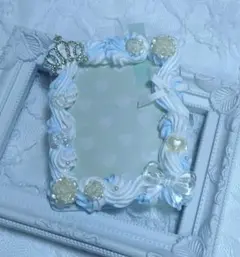 ハンドメイド　硬質ケース　トレカケース　ホイップデコ　推し活　水色　白