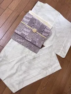 単衣？夏着物？白に近い淡い緑色に線模様
