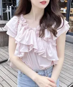 オフショルフリルトップス