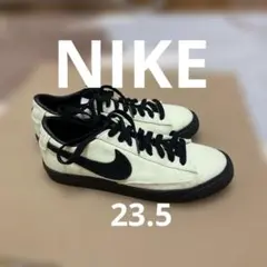 Nike スニーカー イエローとブラック
