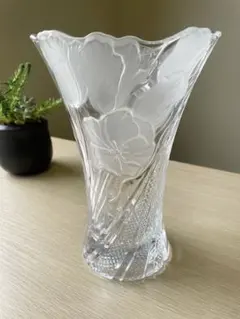 HOYA クリスタルガラス 花瓶 花彫刻 高さ21.5㎝