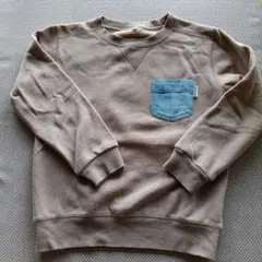 ベージュトレーナー・緑トレーナー・デニムパンツセット