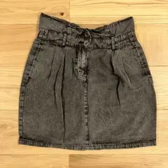 グレー ミニスカート 2ボタン
