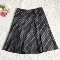 極美品■バーバリーロンドン　チェック柄　フレアスカート　黒　シルク　大きいサイズ