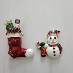 クリスマスブローチ 2点セット雪だるま靴下ウィンターホリデーピンバッジスノーマン