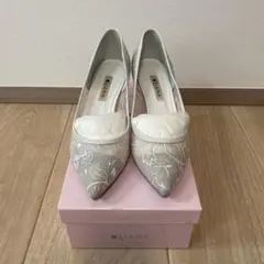 DIANA 刺繍入りホワイトパンプス