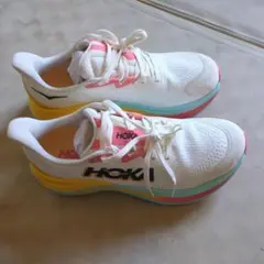 HOKA ランニングシューズ