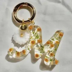 ミモザのイニシャルチャームM