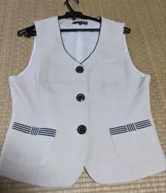 事務服　アイボリー ボタン付き ベスト