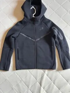 新品　Nike テックフリース　キッズMサイズ