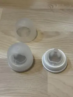 【新品未使用】Pigeon ピジョン　哺乳瓶乳首 M 2個　キャップ　フード