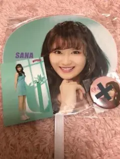 CandyPop TWICE サナ うちわ 缶バッチ ランダムトレカ