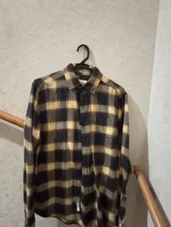 黒と黄色のチェック 長袖ネルシャツ