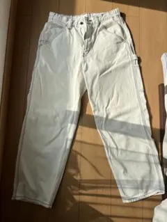 ホワイト ストレートレッグ チノパン サイズ M