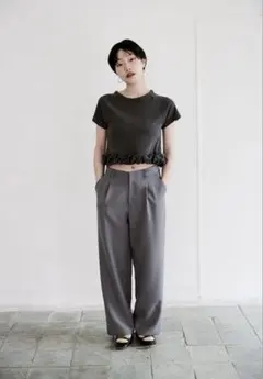MEER. HEM RUFFLE TEE (CHARCOAL)