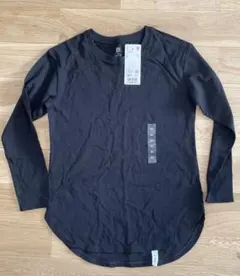 新品タグ付き　キッズ　UNIQLO スムースコットン　　シャツ　長袖130 黒