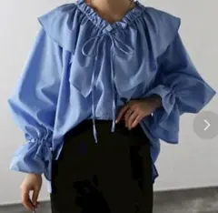 タグ付き長袖フリルブラウス　ラッフルカラー　水色　ブルー